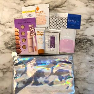 New make up bag w/7 packet samples & deluxe sample